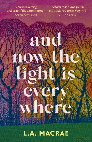 And Now the Light is Everywhere: A stunning debut novel of family secrets and redemption [KSIĄŻKA]