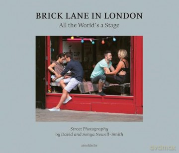 Brick Lane in London: All the World's a Stage: Street Photography by David and Sonya Newell-Smith [KSIĄŻKA]
