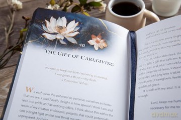 Caregiving with Grit and Grace: 100 Days of Hope and Encouragement [KSIĄŻKA]