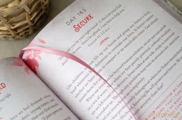 Daily 3-Minute Devotions for Women: Everyday Encouragement and Inspiration [KSIĄŻKA]