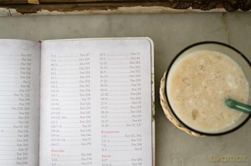 Daily 3-Minute Devotions for Women: Everyday Encouragement and Inspiration [KSIĄŻKA]
