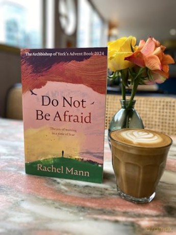 Do Not Be Afraid: The Joy of Waiting in a Time of Fear: The Archbishop of York's Advent Book 2024 [KSIĄŻKA]