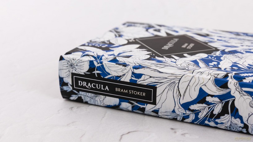 Dracula: by Bram Stoker [KSIĄŻKA]