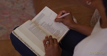 ESV Single Column Journaling Bible, Artist Series: Esv Single Column Journaling Bible, Artist Series - Lulie Wallace, Penelope [KSIĄŻKA]