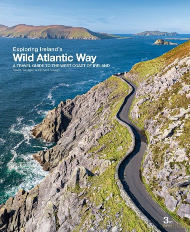Exploring Ireland's Wild Atlantic Way: A Travel Guide to the West Coast of Ireland [KSIĄŻKA]
