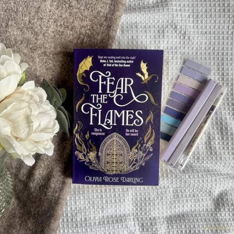 Fear the Flames: Fourth Wing meets Game of Thrones in your next dragon-filled romantasy obsession [KSIĄŻKA]