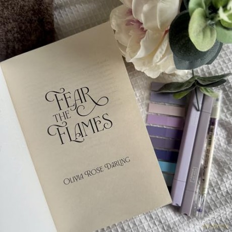 Fear the Flames: Fourth Wing meets Game of Thrones in your next dragon-filled romantasy obsession [KSIĄŻKA]