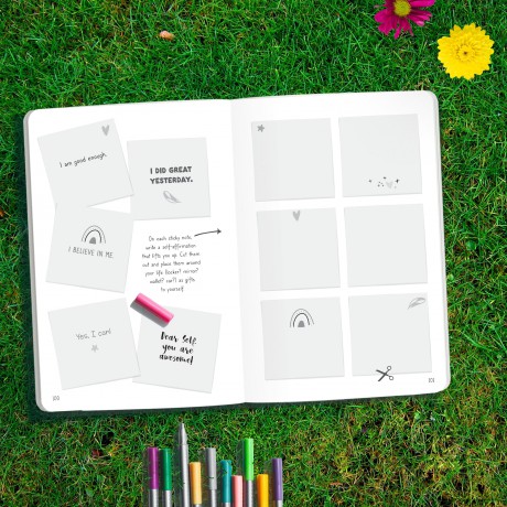 Find Your Self-Love Here: A Creative Journal to Help Teens Build Confidence and Embrace Who They Are [KSIĄŻKA]