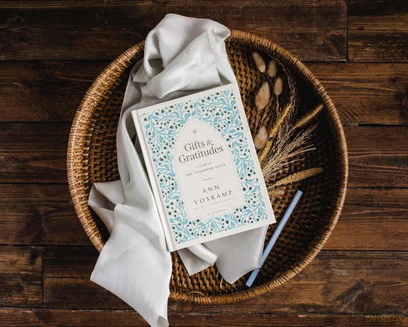 Gifts and Gratitudes: A Year of One Thousand Gifts [KSIĄŻKA]