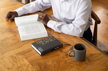 Grace and Glory: 365 Devotions for a Life Transformed by Jesus [KSIĄŻKA]