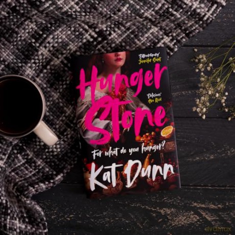 Hungerstone: A fierce, powerful sapphic reworking of CARMILLA, the book that inspired DRACULA [KSIĄŻKA]