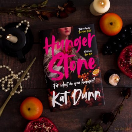 Hungerstone: A fierce, powerful sapphic reworking of CARMILLA, the book that inspired DRACULA [KSIĄŻKA]