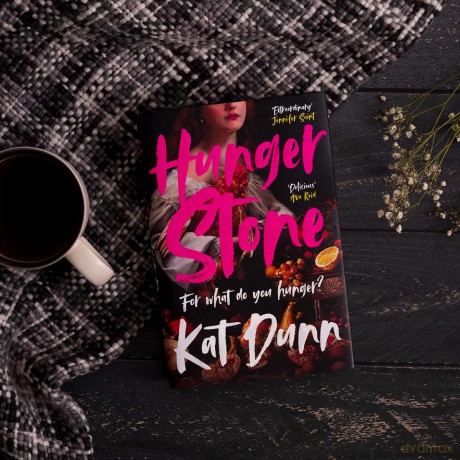 Hungerstone: A fierce, powerful sapphic reworking of CARMILLA, the book that inspired DRACULA [KSIĄŻKA]