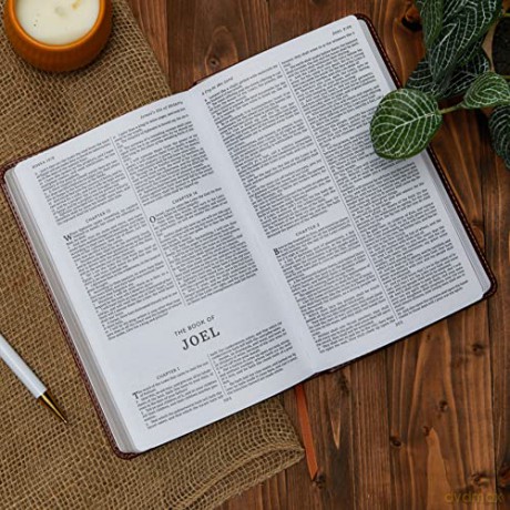 KJV Holy Bible: Gift and Award, Purple Leather-Look, Red Letter, Comfort Print: King James Version: Holy Bible, King James Version [KSIĄŻKA]