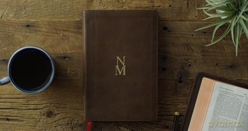 New Morning Mercies: A Daily Gospel Devotional [KSIĄŻKA]