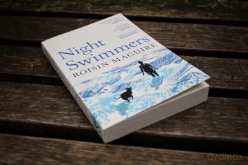 Night Swimmers: 'Beautifully written and wonderful' Daily Mail [KSIĄŻKA]