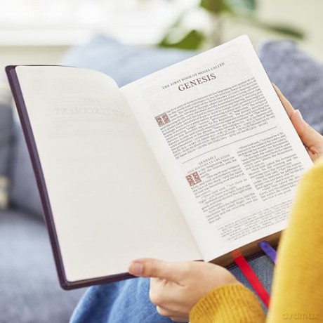 NKJV Large Print Reference Bible, Black Leathersoft, Red Letter, Comfort Print [KSIĄŻKA]