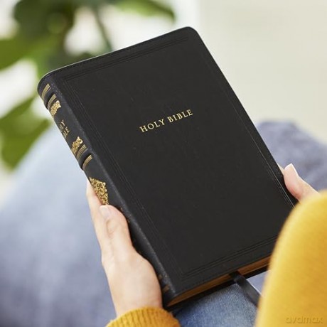NKJV Large Print Reference Bible, Black Leathersoft, Red Letter, Comfort Print [KSIĄŻKA]