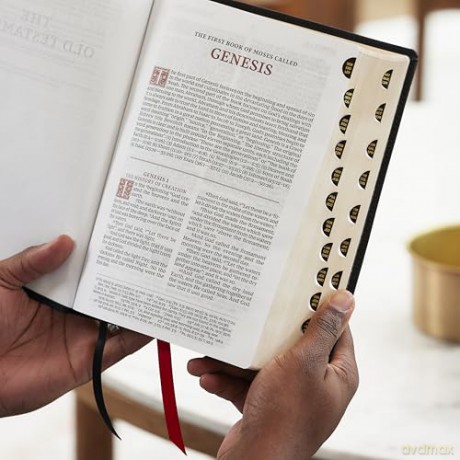 NKJV Large Print Reference Bible, Black Leathersoft, Red Letter, Comfort Print, Thumb Indexed [KSIĄŻKA]