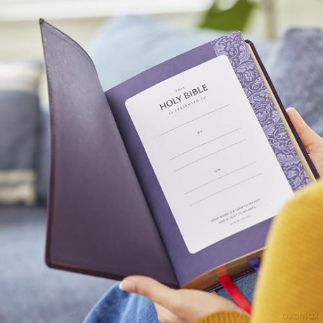 NKJV Large Print Reference Bible, Purple Leathersoft, Red Letter, Comfort Print [KSIĄŻKA]