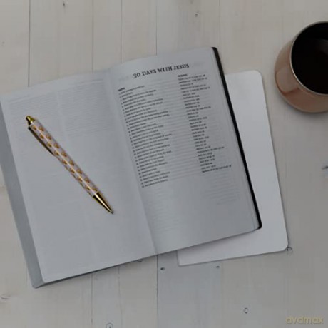 NKJV, Holy Bible, Soft Touch Edition, Leathersoft, Black, Comfort Print [KSIĄŻKA]