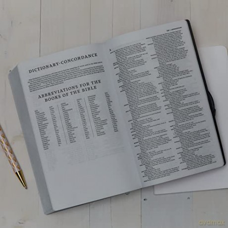 NKJV, Holy Bible, Soft Touch Edition, Leathersoft, Black, Comfort Print [KSIĄŻKA]