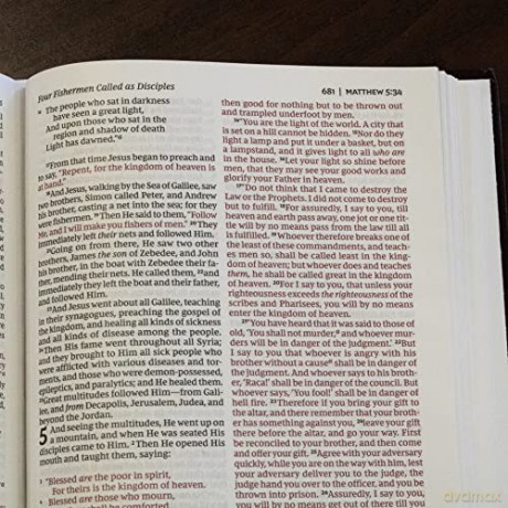 NKJV, Pew Bible, Hardcover, Black, Red Letter, Comfort Print: Holy Bible, New King James Version [KSIĄŻKA]