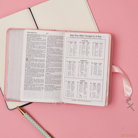 NKJV, Simply Charming Bible, Hardcover, Pink: Pink Edition [KSIĄŻKA]