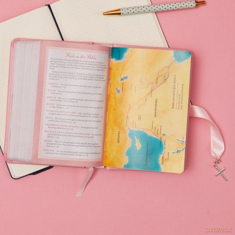 NKJV, Simply Charming Bible, Hardcover, Pink: Pink Edition [KSIĄŻKA]