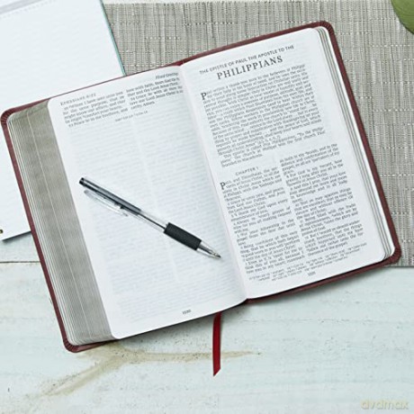 NKJV, Thinline Reference Bible, Leather-Look, Burgundy, Red Letter, Comfort Print: Holy Bible, New King James Version [KSIĄŻKA]