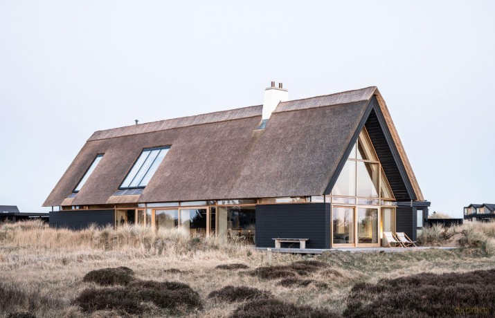 Nordic Homes: Scandinavian Architecture Immersed in Nature [KSIĄŻKA]