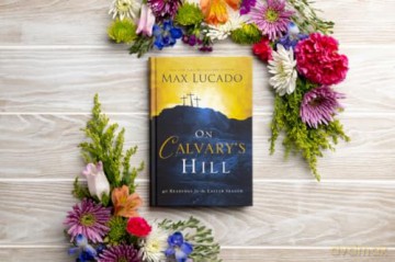 On Calvary's Hill: 40 Readings for the Easter Season [KSIĄŻKA]