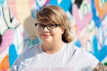 On Her Terms: A brand new gloriously relatable queer fake dating rom-com to fall in love with!: Book 3 [KSIĄŻKA]