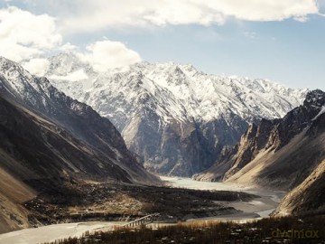 Pakistan: Recipes and Stories from Home Kitchens, Restaurants, and Roadside Stands [KSIĄŻKA]