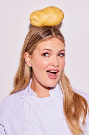 Poppy Cooks: The Potato Book: 101 recipes from the Potato Queen [KSIĄŻKA]