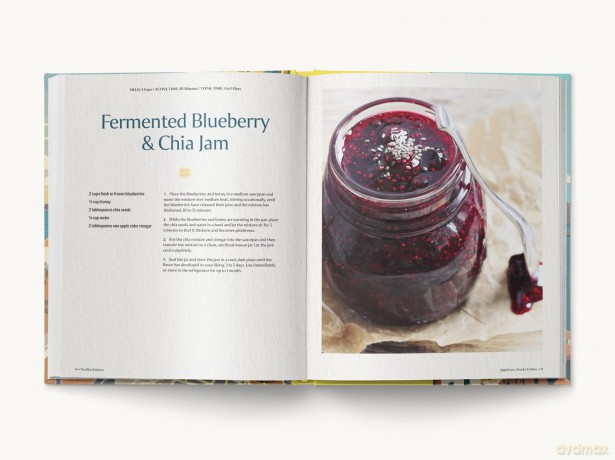 The Blue Kitchen: 100+ Recipes from the Happiest, Healthiest Corners of the World [KSIĄŻKA]