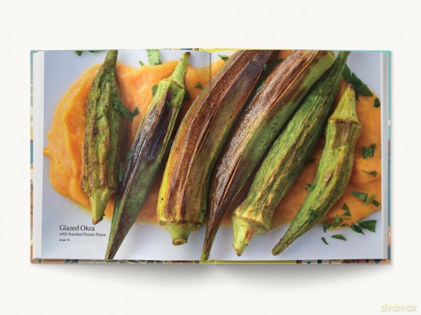 The Blue Kitchen: 100+ Recipes from the Happiest, Healthiest Corners of the World [KSIĄŻKA]