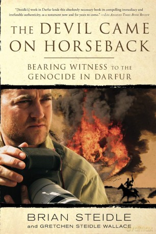 The Devil Came on Horseback: Bearing Witness to the Genocide in Darfur [KSIĄŻKA]