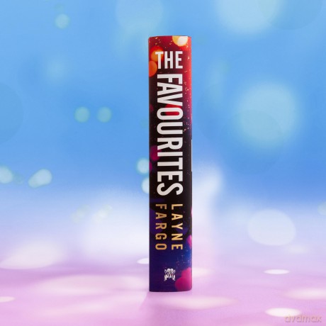 The Favourites: Lace up for 2025's biggest reader obsession [KSIĄŻKA]