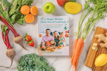 The Happy Healthy Plant-Based Cookbook: 75+ Colorful Recipes to Nourish Your Whole Body, Feed Your Family, and Have Fun Along the Way [KSIĄŻKA]