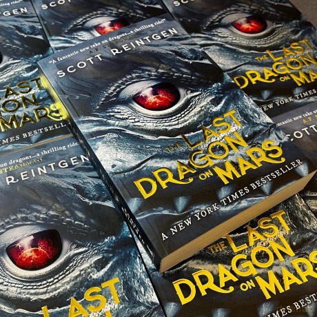 The Last Dragon on Mars: 'A brilliant first instalment of a series for 9+' The Guardian [KSIĄŻKA]