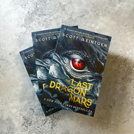 The Last Dragon on Mars: 'A brilliant first instalment of a series for 9+' The Guardian [KSIĄŻKA]