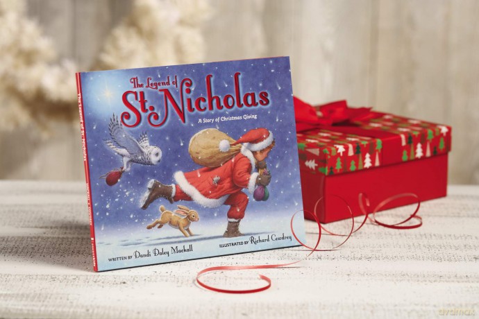 The Legend of St. Nicholas: A Story of Christmas Giving [KSIĄŻKA]