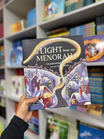 The Light from My Menorah: Celebrating Holidays around the World [KSIĄŻKA]