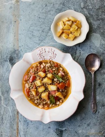The Regional Italian Cookbook: Recipes from The Silver Spoon [KSIĄŻKA]