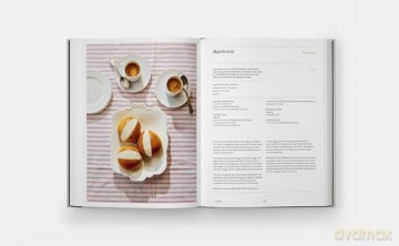 The Regional Italian Cookbook: Recipes from The Silver Spoon [KSIĄŻKA]