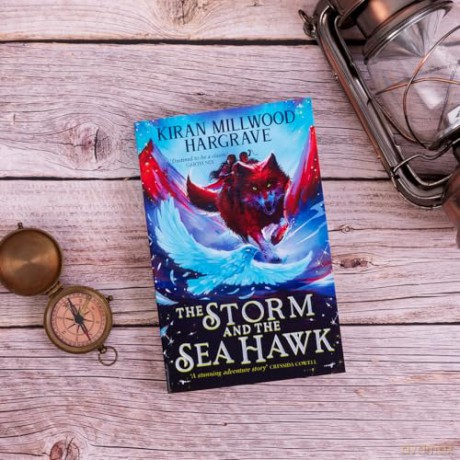 The Storm and the Sea Hawk: An epic fantasy adventure from a bestselling author [KSIĄŻKA]