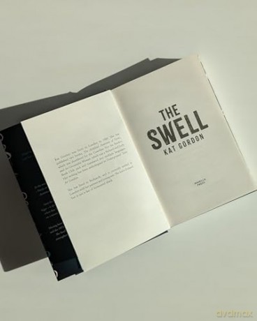 The Swell: A spellbinding, captivating dual-timeline mystery set in Iceland and steeped in myth [KSIĄŻKA]