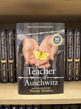 The Teacher of Auschwitz: Based on the inspiring true story of Fredy Hirsch [KSIĄŻKA]