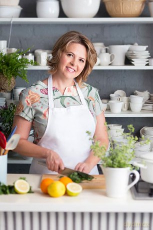Type 1 and Type 2 Diabetes Cookbook: The revised and updated handbook for 2025 with low carb, healthy recipes to control blood sugar levels for all the family [KSIĄŻKA]